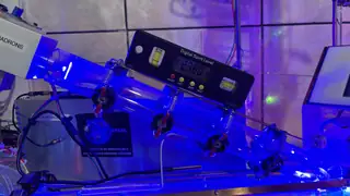 Nível digital usado para alinhar o tubo do feixe de hádrons antes de cada rodada de testes